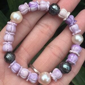 Pua Kalaunu & Freshwater Pearl 7" Stretch Bracelet Purple Floral Beaded